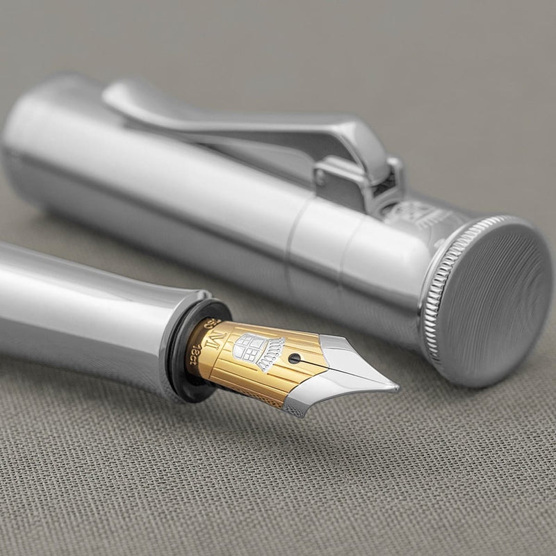 Graf von Faber-Castell, Füller Classic, platiniert, 18K Feder, Palladium